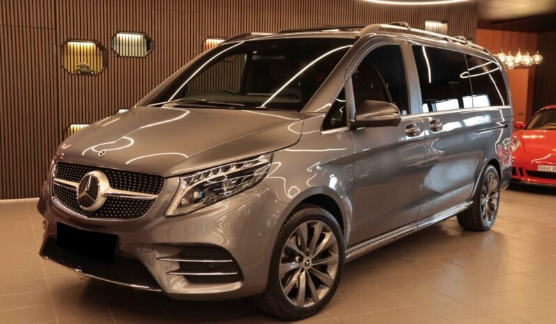 
								Mercedes-Benz V 300 d 4MATIC AMG 237 ch | Burmester | DISTRONIC | Caméra | Attelage | Webasto full									
