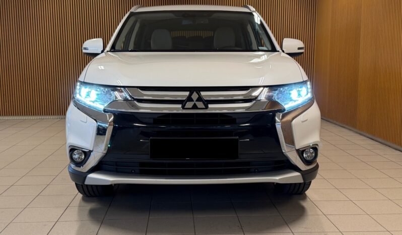
								Mitsubishi Outlander 2.0 MIVEC 150 ch 4WD | 7 Places | Automatique | Cuir Beige | Caméra de Recul | Attelage full									