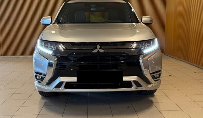 
								Mitsubishi Outlander PHEV Instyle+ | Cuir | Crochet | Caméra 360° | Hybride rechargeable full									