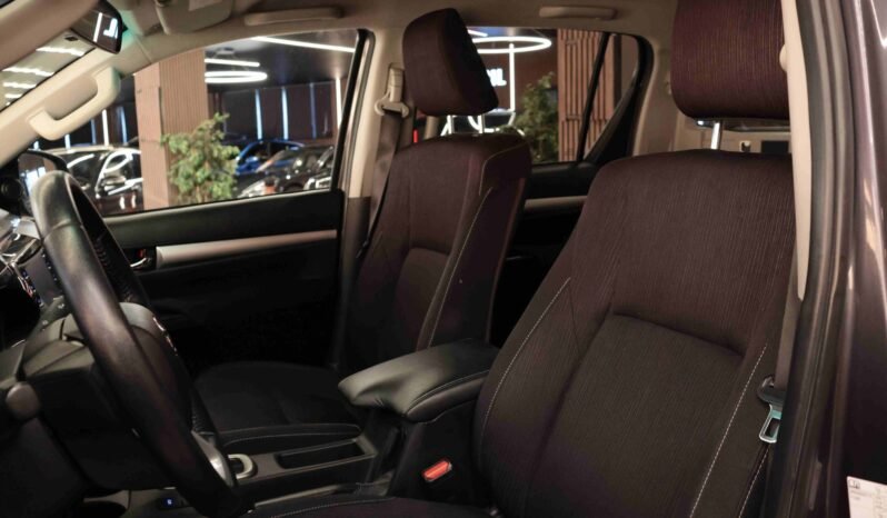 
								Toyota Hilux 2.8 D-4D 204 ch 4×4 | Automatique | Caméra de recul | Feux de travail | Attelage 3 500 kg | Garantie 10 ans full									