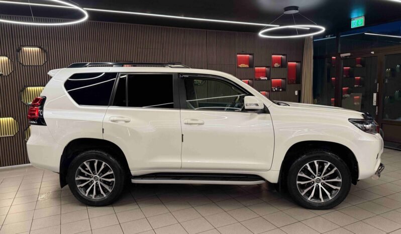 
								Toyota Land Cruiser GX 2.8 D-4D 177 ch | 4×4 | Automatique | ACC | 360° | Webasto | Attelage | Éclairage supplémentaire full									