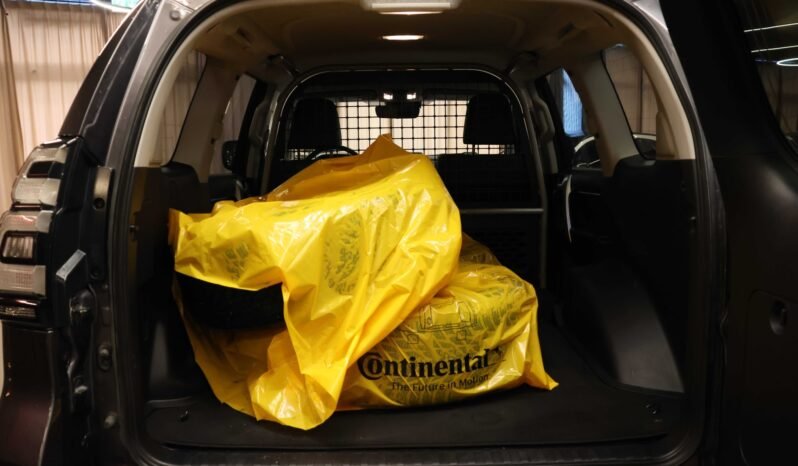 
								Toyota Land Cruiser GX 2.8 D-4D 204 ch | 4×4 | Black Pack | Webasto | Attelage | JBL | Cuir noir full									