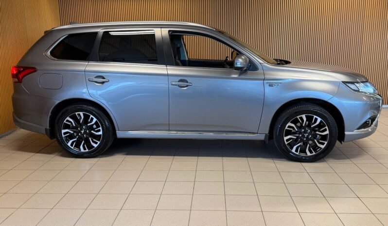
								Mitsubishi Outlander PHEV INSTYLE+ — 2016 full									