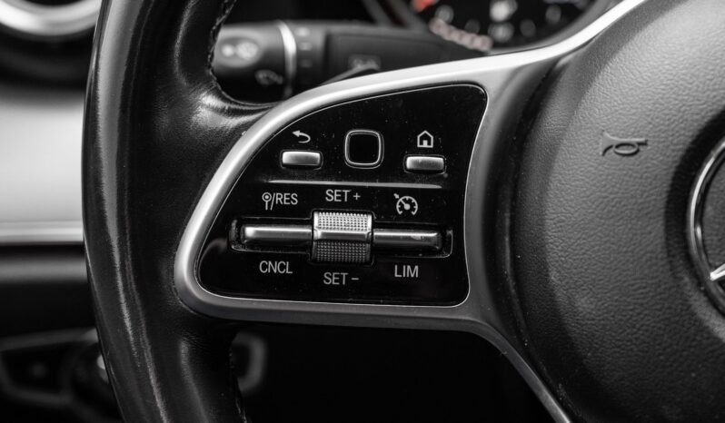 
								Mercedes-Benz E 300 e Berline Hybride Rechargeable 320 ch / Caméra / Éclairage d’ambiance / Pack Nuit / Jantes alliage / Automatique full									