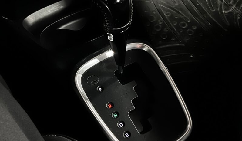
								Toyota Yaris Pano – Navi – Régulateur – Caméra arrière – Anglaise full									