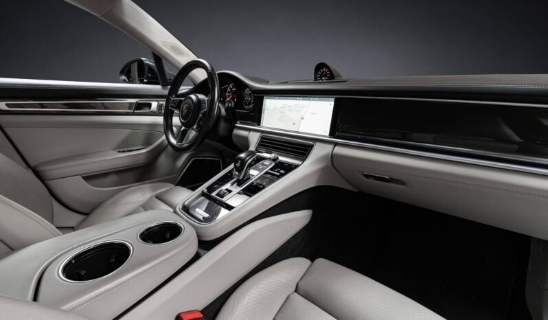 
								Porsche Panamera Turbo 550 ch | Sport Chrono | Burmester | PAW | Essieu arrière directionnel | Soft Close | Night Vision full									
