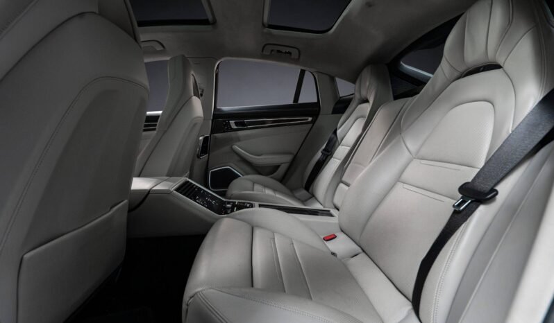 
								Porsche Panamera Turbo 550 ch | Sport Chrono | Burmester | PAW | Essieu arrière directionnel | Soft Close | Night Vision full									