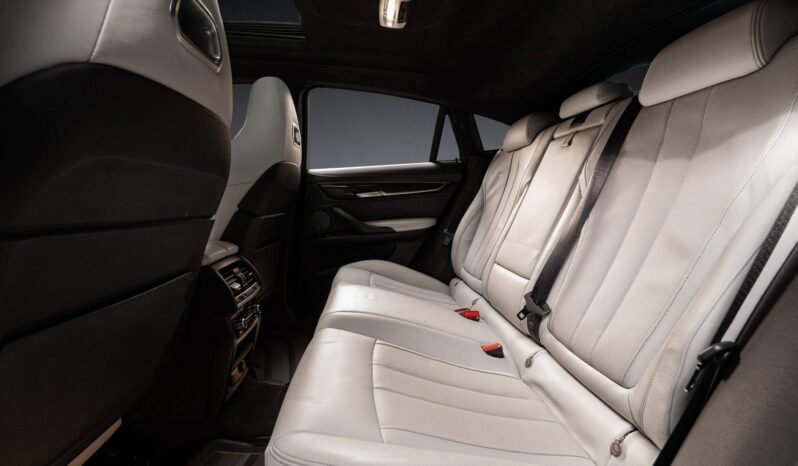 
								BMW X6 M 575 ch | V8 4.4 Bi-Turbo | HUD | Harman Kardon | Toit ouvrant | 360° | Mémoire | Caméra | Cuir full									