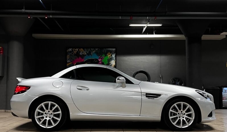 
								Mercedes-AMG SLC 43 de 2017 full									