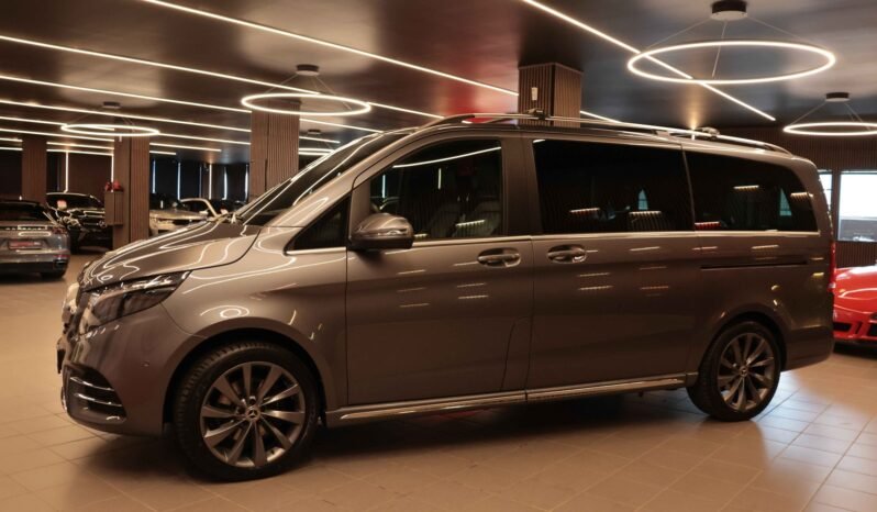 
								Mercedes-Benz V 300 d 4MATIC AMG 237 ch | Burmester | DISTRONIC | Caméra | Attelage | Webasto full									