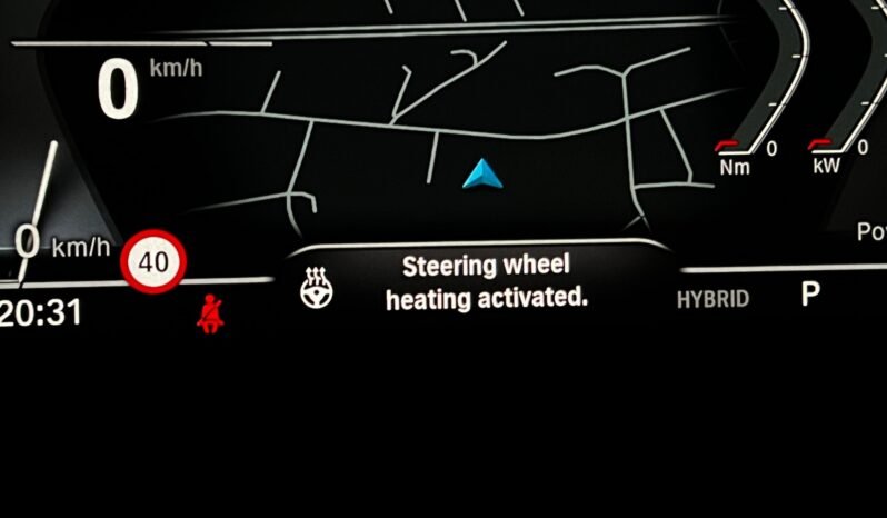 
								BMW 330e – Échappement sport – Live Cockpit – HUD – Apple CarPlay – Caméra arrière full									