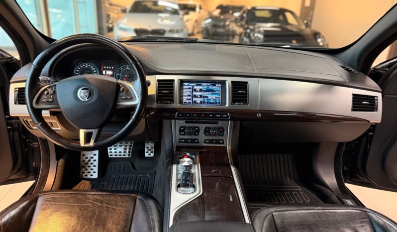 
								Jaguar XF 2.2D 200 ch Sportbrake Premium Luxury Aero, Cuir, Aero full									