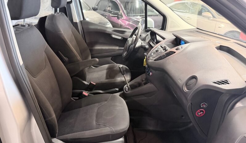 
								Ford Transit Courier 1.6 TDCi 95 ch 2015, avec boîte manuelle full									