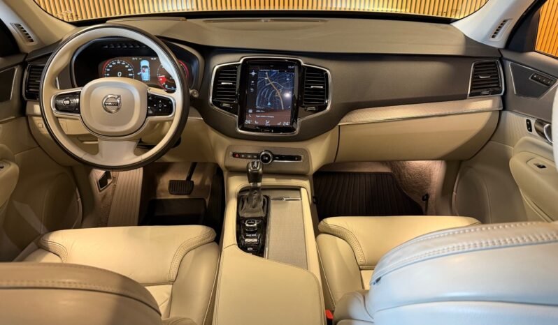 
								Volvo XC90 D5 233 ch | Polestar | Cuir | Panoramique | Crochet | Excellent état full									