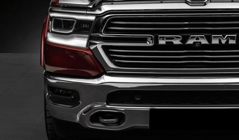 
								🚘 Dodge RAM 1500 Laramie 5.7 V8 HEMI 401 ch – Automatique 4×4 full									