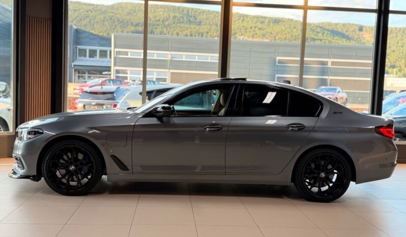 
								BMW 530e SPORT LINE – 360° – HARMAN KARDON – CUIR – TOIT OUVRANT – DIRECTION ARRIÈRE full									