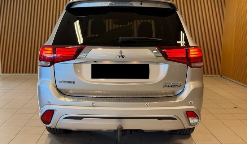 
								Mitsubishi Outlander PHEV Instyle+ | Cuir | Crochet | Caméra 360° | Hybride rechargeable full									