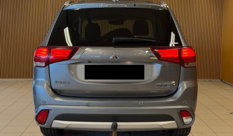 
								Mitsubishi Outlander PHEV INSTYLE+ — 2016 full									
