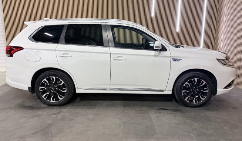 
								Mitsubishi Outlander PHEV INSTYLE+ 4×4 full									