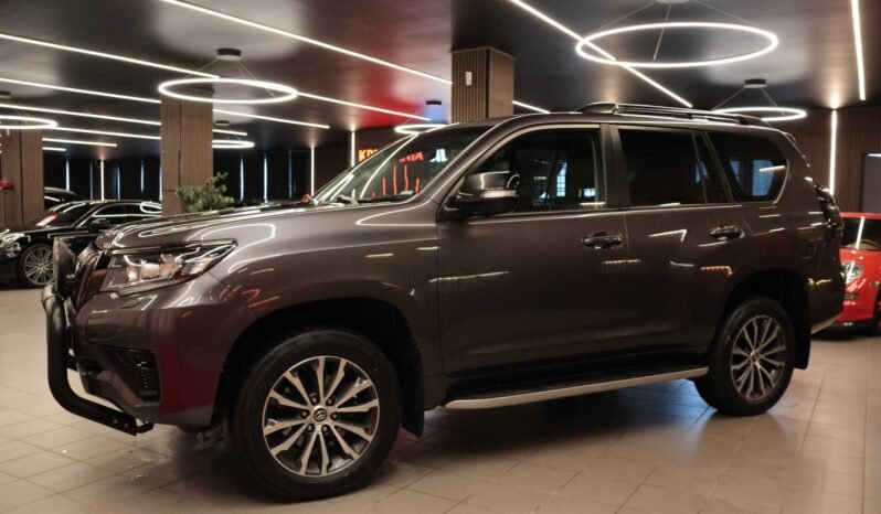 
								Toyota Land Cruiser GX 2.8 D-4D 204 ch | 4×4 | Black Pack | Webasto | Attelage | JBL | Cuir noir full									
