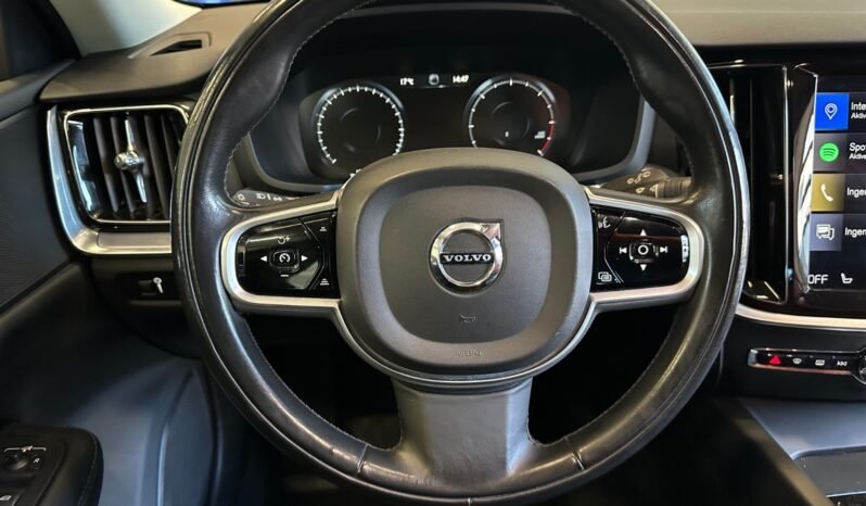 
								Volvo V60 D3 150 ch AWD Automatique — 2019 full									