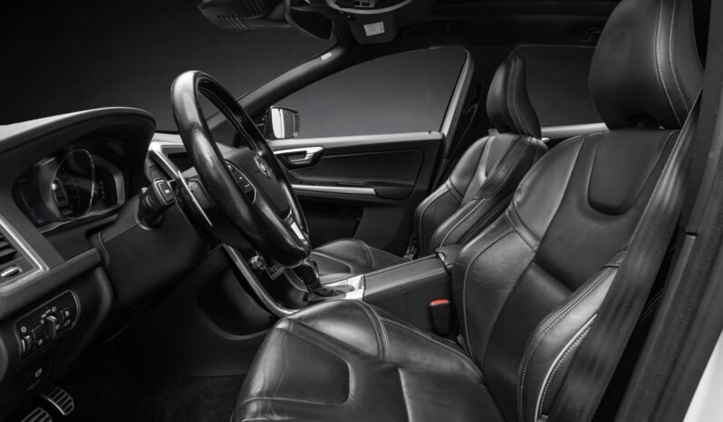 
								Volvo XC60 D5 215 ch Polestar R-Design – Régulateur de vitesse adaptatif – Navigation – Cuir – Harman Kardon – Toit panoramique – HFes full									