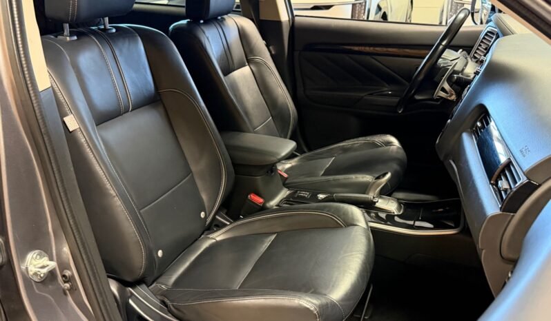 
								Mitsubishi Outlander PHEV INSTYLE+ — 2016 full									