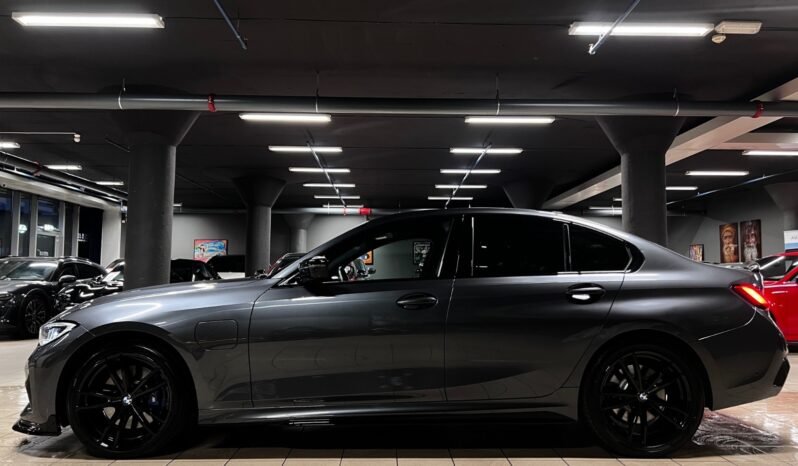 
								BMW 330e M Sport — 2020 full									
