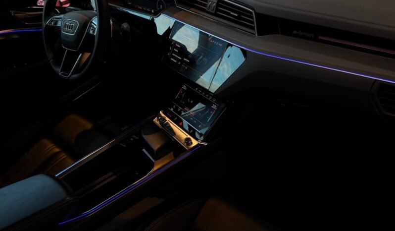 
								Audi e-tron Sportback 55 ÉDITION NOIRE — VISION NOCTURNE • CUIR • B&O • CLIMATISATION • GARANTIE full									