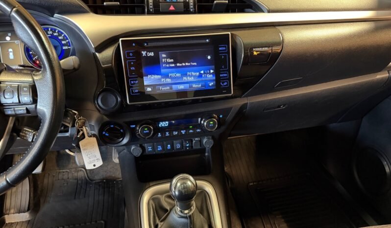
								Toyota Hilux 2.4 D-4D 150 ch X-Cab SR | 4×4 | Manuel | Attelage | Climatisation | Caméra de recul full									