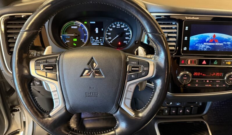 
								Mitsubishi Outlander PHEV Instyle+ | Cuir | Crochet | Caméra 360° | Hybride rechargeable full									