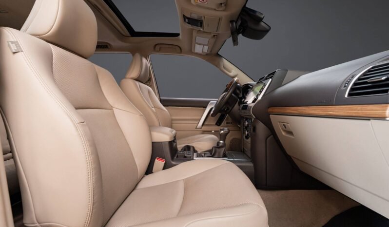 
								Toyota Land Cruiser 2.8 D-4D 204 ch GX | 7 places | Pack Noir | 360° | Cuir | Toit panoramique full									