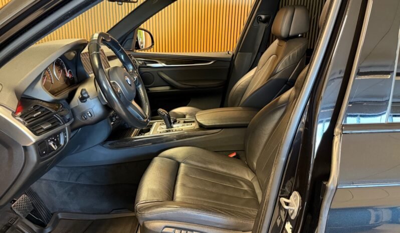 
								BMW X5 xDrive30d 3.0 258 ch M Sport | Vision Nocturne | Cuir | Attelage | 4×4 | Automatique full									