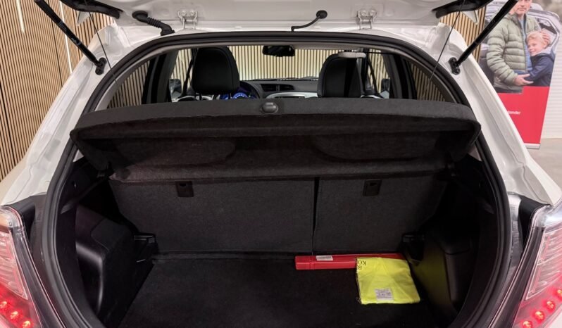 
								Toyota Yaris Hybrid de 2013 en finition Executive full									
