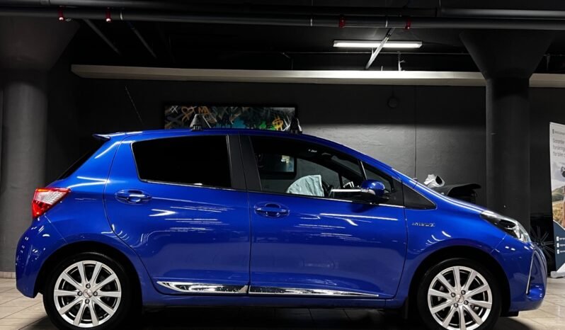 
								Toyota Yaris Pano – Navi – Régulateur – Caméra arrière – Anglaise full									