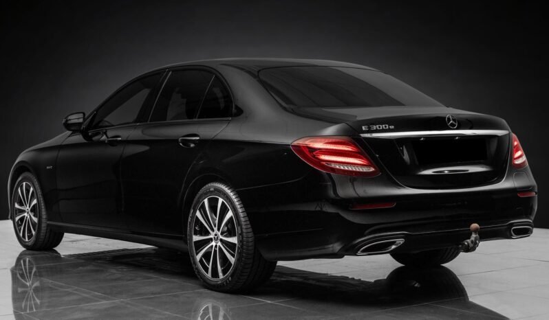 
								Mercedes-Benz E 300 e Berline Hybride Rechargeable 320 ch / Caméra / Éclairage d’ambiance / Pack Nuit / Jantes alliage / Automatique full									