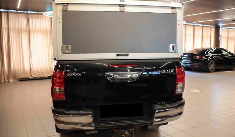 
								Toyota Hilux 2.4 D-4D 150 ch 4×4 | Double Cab | 5 places | Cuir | Caisse pour chiens | Crochet | Chauffage électrique full									