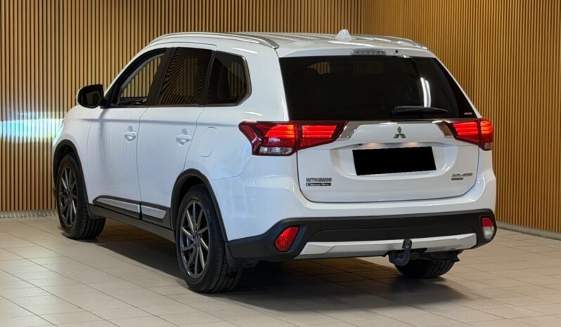 
								Mitsubishi Outlander 2.0 MIVEC 150 ch 4WD | 7 Places | Automatique | Cuir Beige | Caméra de Recul | Attelage full									
