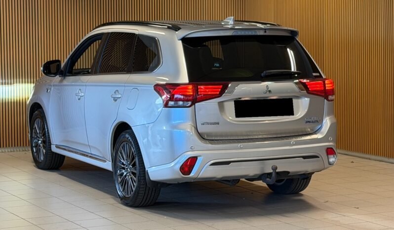 
								Mitsubishi Outlander PHEV Instyle+ | Cuir | Crochet | Caméra 360° | Hybride rechargeable full									