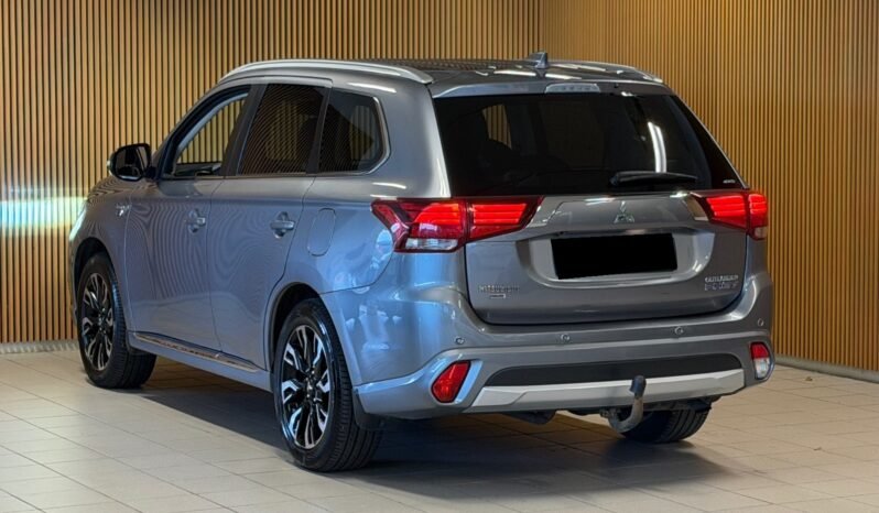 
								Mitsubishi Outlander PHEV INSTYLE+ — 2016 full									