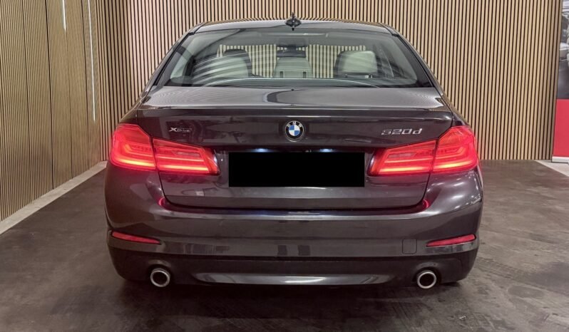 
								BMW 520d BMW 520d xDrive – 190 ch – Boîte automatique full									