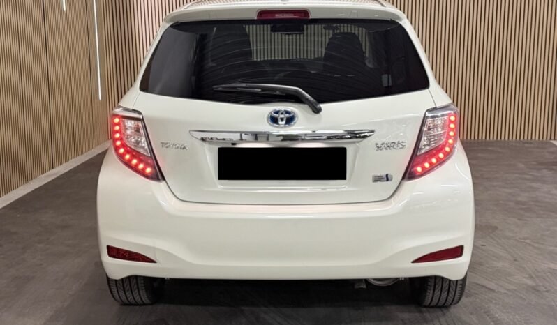 
								Toyota Yaris Hybrid de 2013 en finition Executive full									