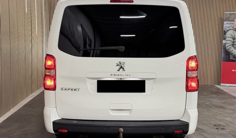 
								Peugeot Expert 2.0 BlueHDi 177 ch, millésime 2019, affichant 140 000 km. full									