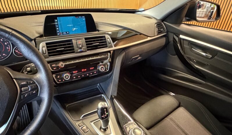 
								BMW 318i 136 ch Automatique — 2018 full									