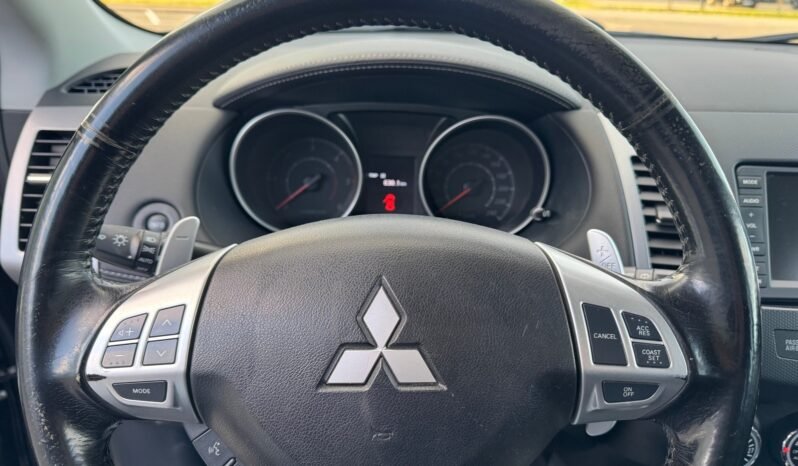 
								Mitsubishi Outlander 2.2 DI-D 156 ch 4×4 Automatique full									