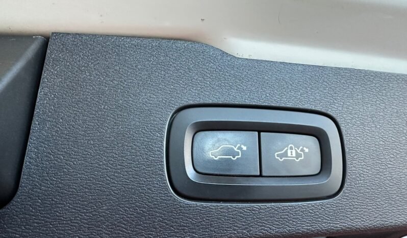
								Volvo V60 D3 150 ch AWD Automatique — 2019 full									