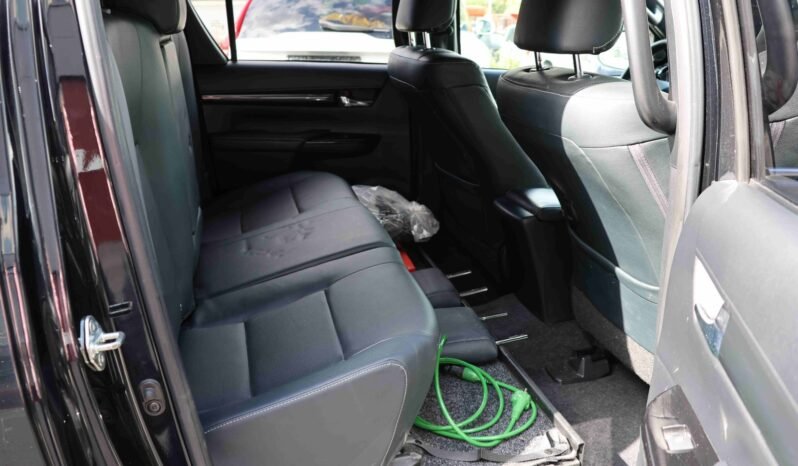 
								Toyota Hilux 2.4 D-4D 150 ch Double Cabine | Automatique | Noir | Cuir | DEFA | Feux supplémentaires | Garantie 10 ans full									
