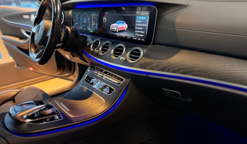 
								Mercedes-Benz E 350 e 2x AMG — 299 ch — 2018 full									