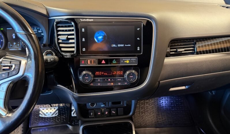 
								Mitsubishi Outlander PHEV Instyle+ | Cuir | Crochet | Caméra 360° | Hybride rechargeable full									