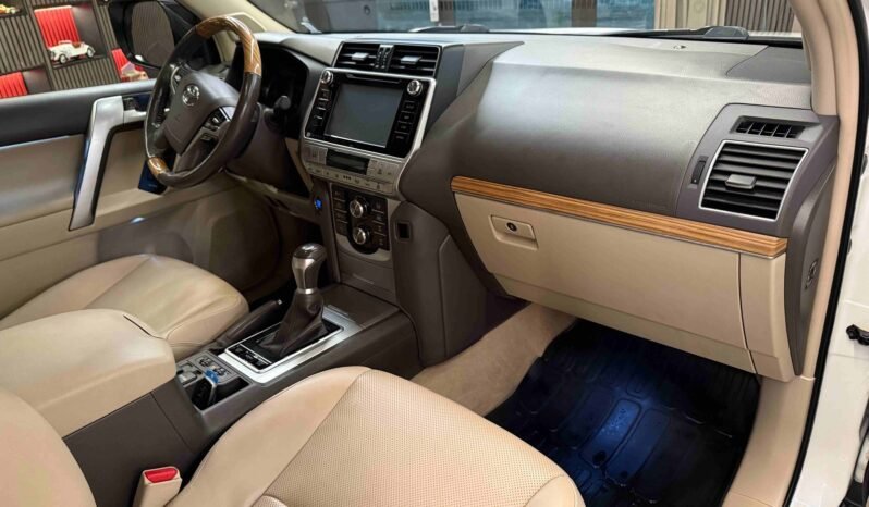 
								Toyota Land Cruiser GX 2.8 D-4D 177 ch | 4×4 | Automatique | ACC | 360° | Webasto | Attelage | Éclairage supplémentaire full									